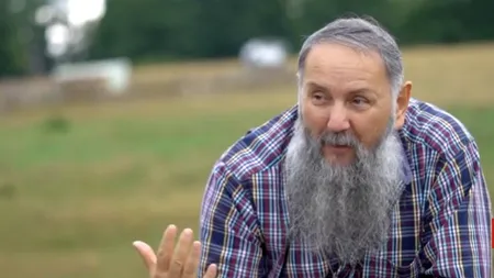 VIDEO | Preotul Gheorghe Colțea, înmormântat. Sute de persoane l-au condus pe ultimul drum pe 