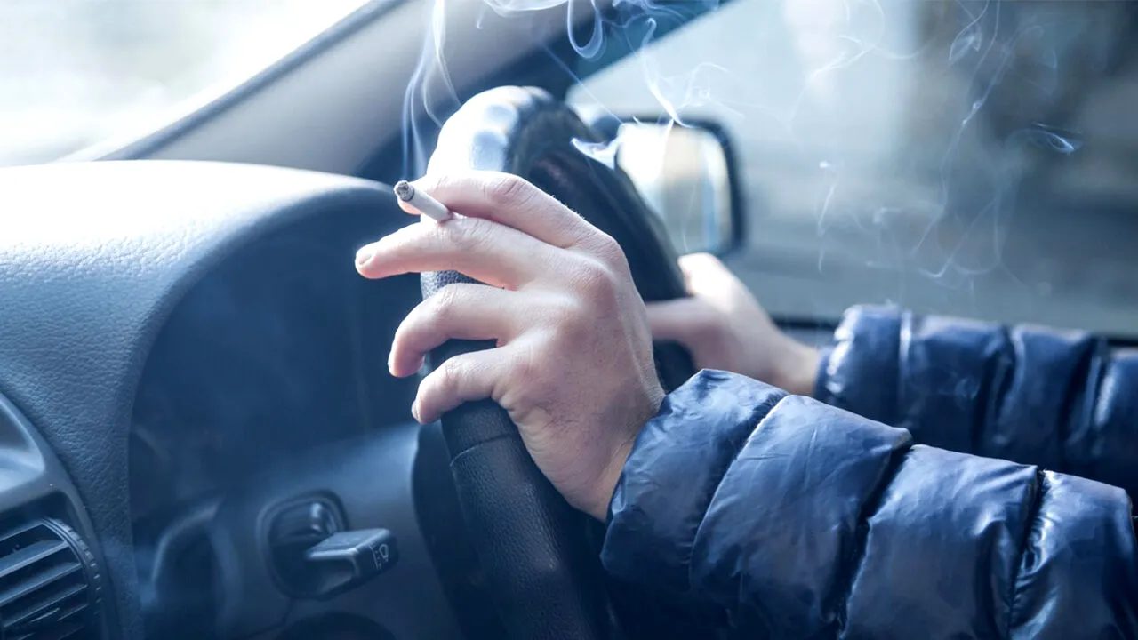 Adio, fumat în mașină. În ce condiții este interzis, unde și cât este amenda
