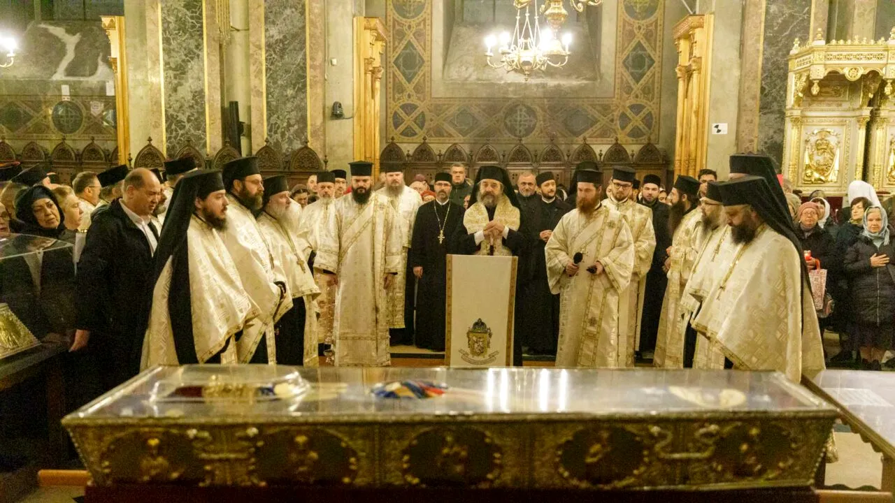 Sfânta Cuvioasă Parascheva. Ce semnifică sărbătoarea cu cruce roșie din 14 octombrie