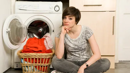 Cât te va costa lunar utilizarea mașinii de SPĂLAT, din 1 iulie 2025. Prețul energiei electrice urcă la 1,5 lei/kWh