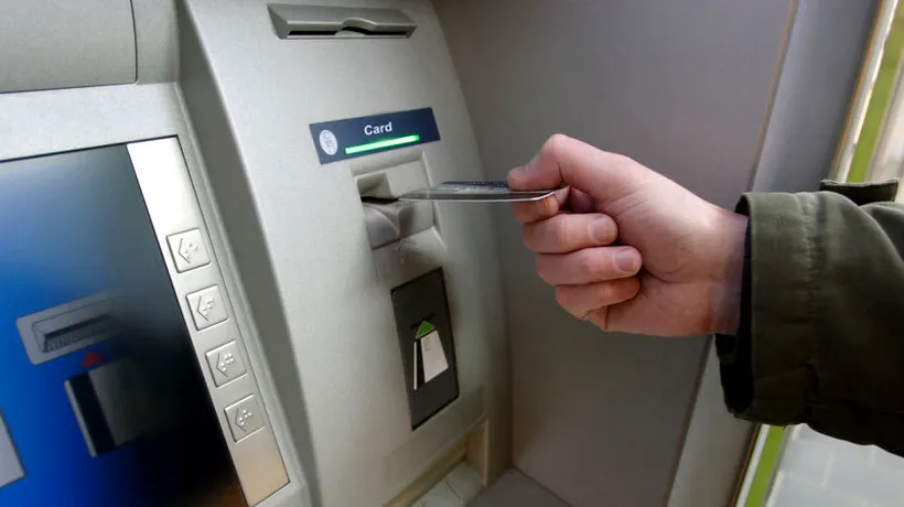 Bulgari prinși în București în timp ce încercau să retragă bani din bancomate cu carduri falsificate