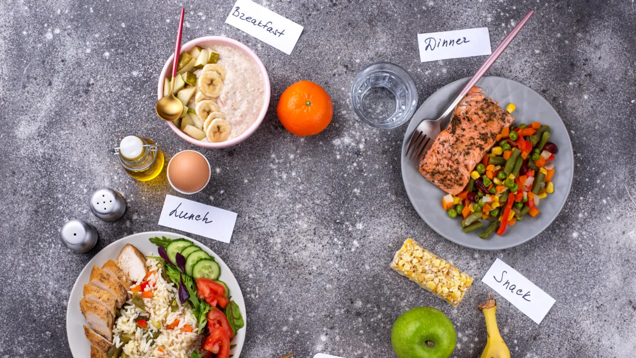 Dieta pentru reducerea colesterolului, recomandată de nutriționiști. Ce este regula 80/20 în alimentație și cum se aplică