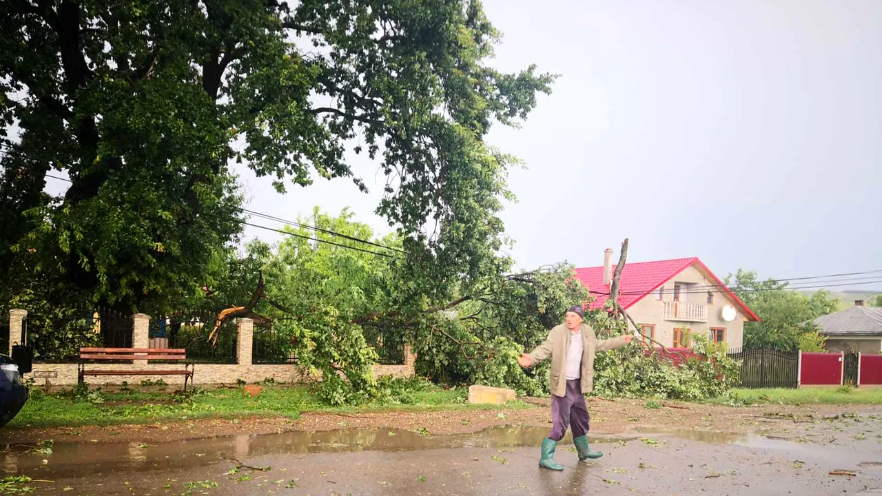 ALERTĂ METEO: Cod portocaliu de furtuni în trei județe din țară