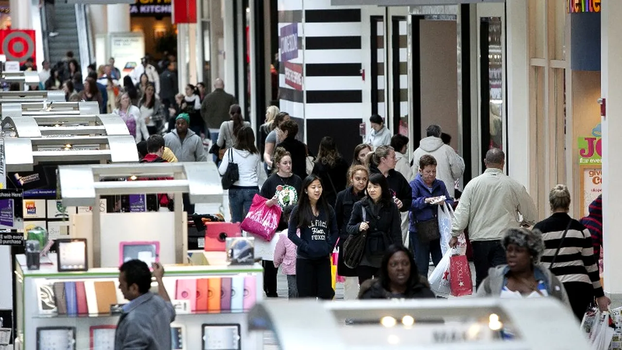 Black Friday în SUA: Succes total, marcat de greve, amenințări cu pistolul și bătăi în mall-uri