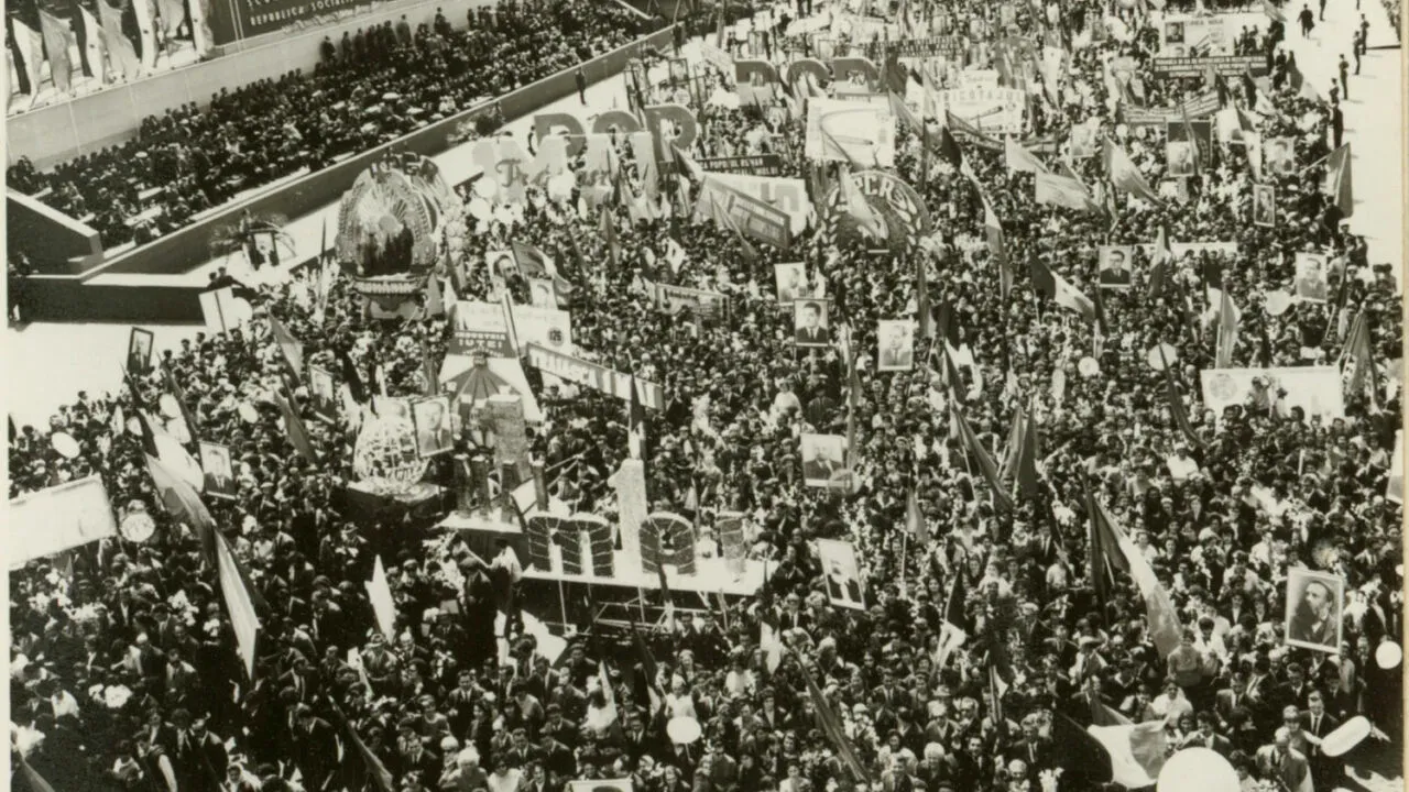 Cum petreceau românii 1 Mai în comunism. Demonstrații pentru popor, recepții la Snagov pentru apropiații cuplului Ceaușescu – GALERIE FOTO