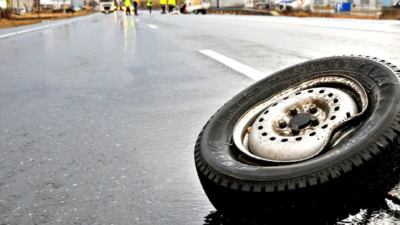 Trafic restricționat pe DN1, după două accidente produse în același timp. Una din mașinile implicate era un dric