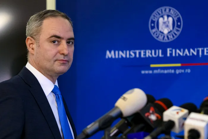 Ponta susține că Nazare a obținut de la Fitch, pe „persoană fizică”, amânarea retrogradării României la categoria junk