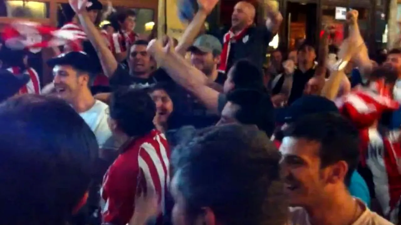 FINALA EUROPA LEAGUE 2012 - CLIPUL ZILEI. Suporterii lui Athletic Bilbao scandează 