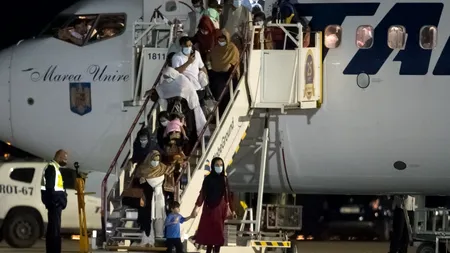Afganii aduși în țară de MAE vor trăi în România cu 16 lei pe zi. Primesc 6 lei pentru mâncare și 10 lei bani de buzunar
