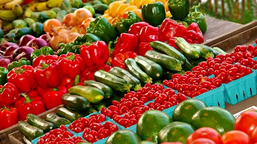 Găsim fructe şi legume mai sănătoase la piaţă sau în supermarket? Testul care arată nivelul real de nitrați
