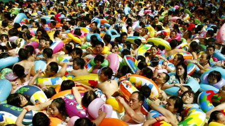 Câți oameni poate suporta, de fapt, planeta pe care trăim?