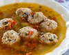 Experiență culinară dezamăgitoare trăită de un turist pe litoralul românesc. Ce a primit după ce a comandat o CIORBĂ cu perișoare de la o autoservire