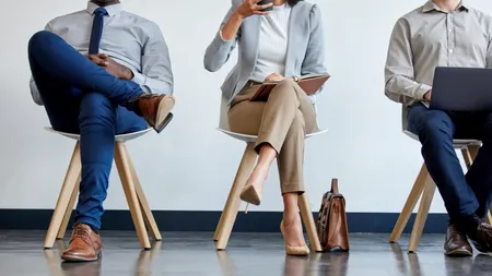 Câte ore muncesc românii și după câți ani ies la pensie, în medie? Pe ce loc se află în clasamentul UE