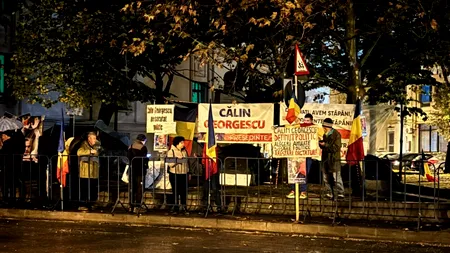 A 31-a noapte de proteste pentru eliberarea lui Călin Georgescu. Zeci de susținători scandează: 