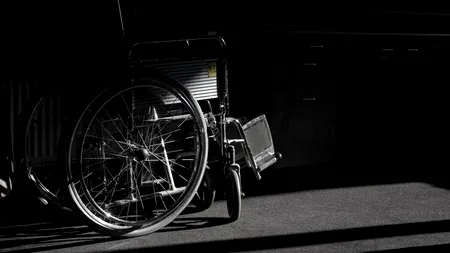 Pedeapsă redusă cu doi ani în cazul unui bărbat care și-a violat fiica imobilizată în scaun cu rotile 