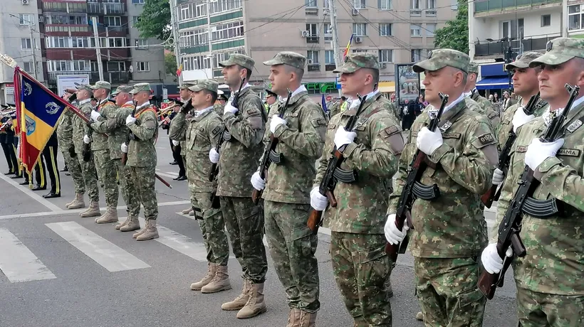 FOTO | Independența României, celebrată cu paradă militară la Iași. „Din păcate, sărbătoarea din acest an este umbrită de tragedia poporului ucrainean”