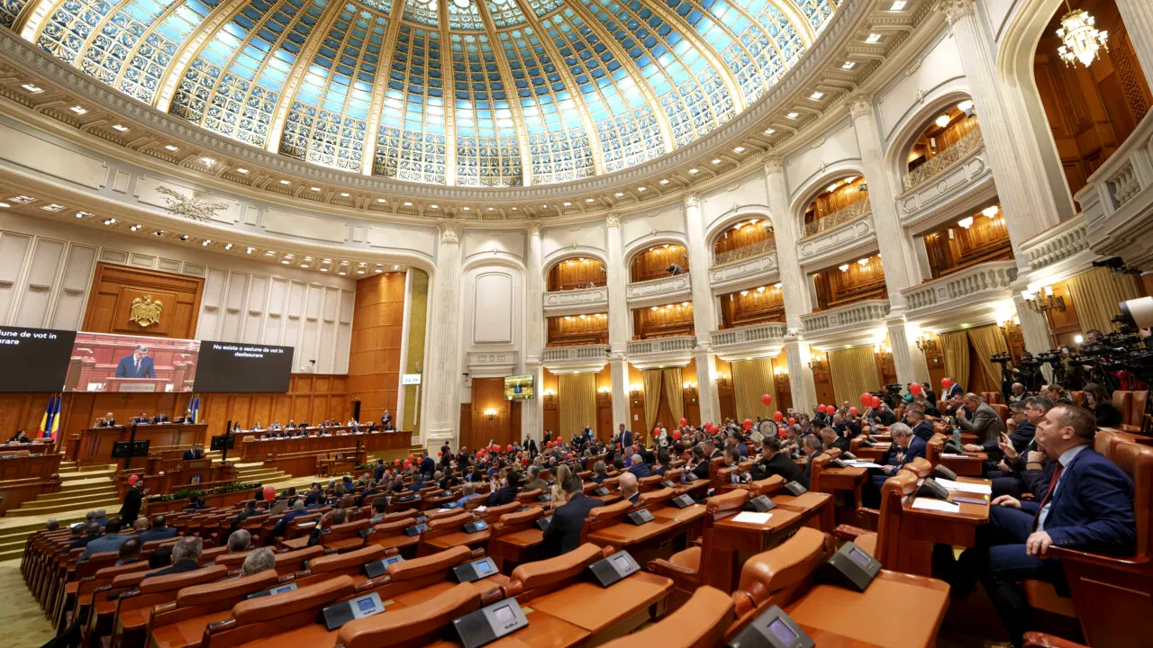 Șase deputați DEMISIONEAZĂ din Partidul Oamenilor Tineri / Anamaria Gavrilă: Nu cantitatea ne definește, ci credința în țară și în Dumnezeu