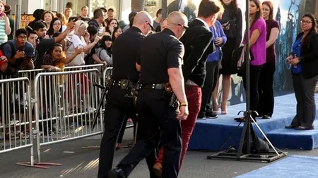 Brad Pitt, lovit în față de un bărbat, la premiera 