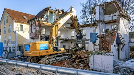 Ce trebuie să știi înainte să-ți DEMOLEZI casa, de la costuri la actele necesare pentru a obține o autorizație