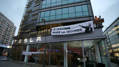 Sediul central al Tesla din Franța, INVADAT de activiștii de mediu