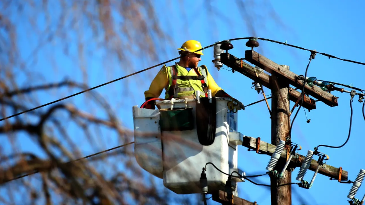 Reacție. Specialiștii în piața energiei electrice spun că prețul facturilor va crește cu mai puțin decât s-a estimat, în urma liberalizării