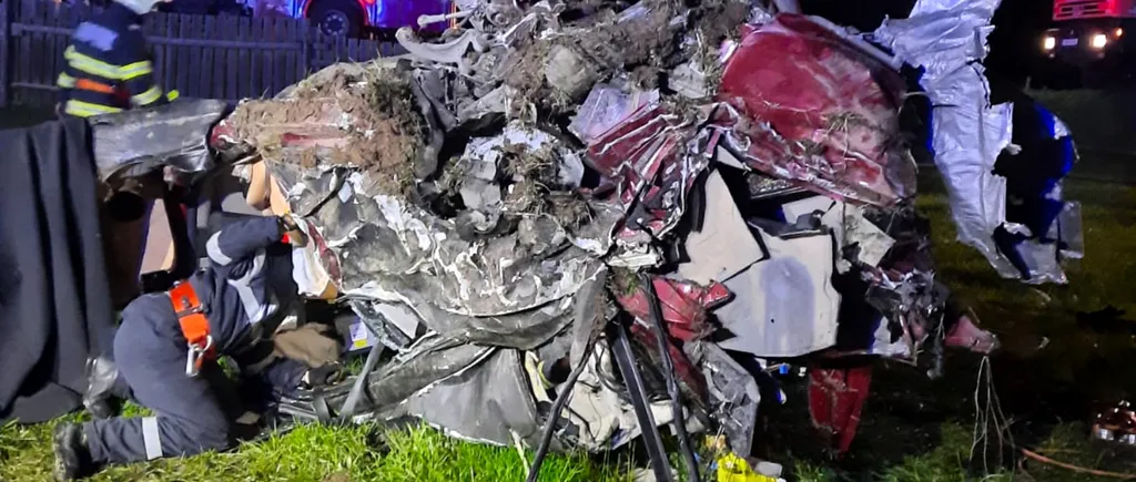 Imagini șocante de la locul accidentului în care au murit trei tineri, într-un Maserati făcut ghem - FOTO/VIDEO