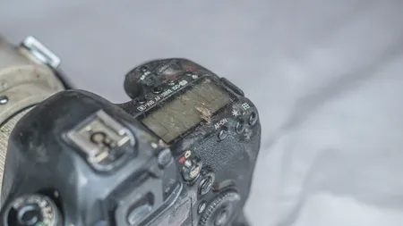 Mesajul lui Cabral, al cărui prieten fotograf a fost rănit în tragedia din Colectiv: „Ne-au mutilat prietenii. Alex se chinuie de patru zile să supraviețuiască. Dacă îi salvez aparatul, îl salvez și pe el