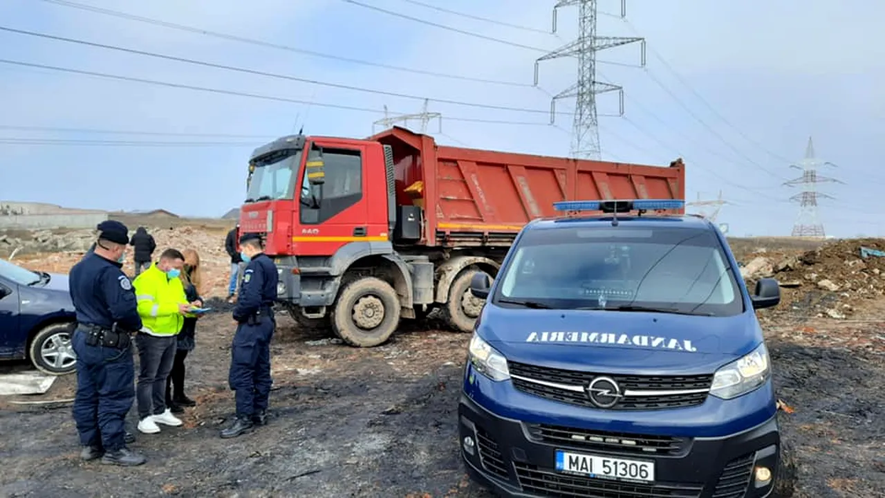 Garda de Mediu ia măsuri: Mașinile celor care depozitează ilegal deșeuri, confiscate - FOTO/VIDEO