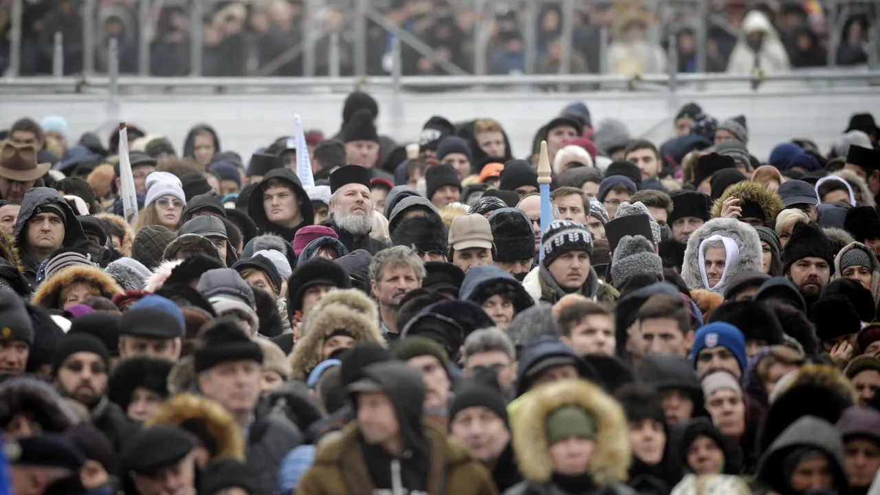 Dumnezeu, zgribulit în fața porților