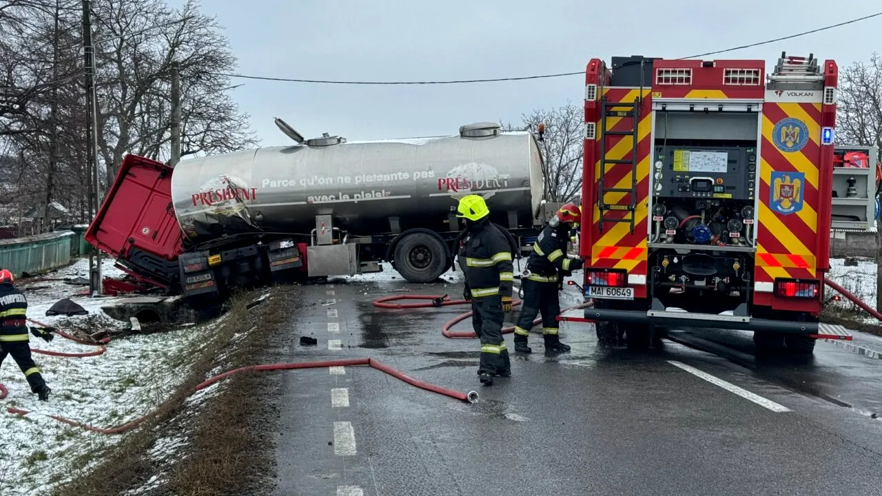 Tragedie în a doua zi de Crăciun. Un autoturism a luat FOC după ce s-a izbit de o cisternă, în Suceava. Toți pasagerii au murit