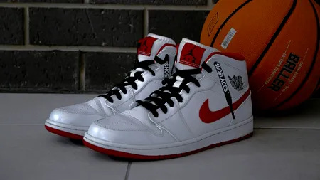 Se întâmplă în România! Un bărbat a rămas fără încălțări la sala de fitness: ”Dacă ți-au plăcut așa de mult puteai sa vii la mine să mi-i ceri”