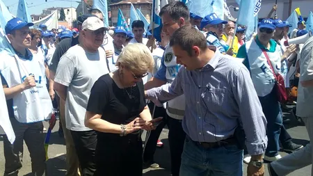 Cristiana Anghel, alungată de protestatari după ce a mers în mijlocul lor