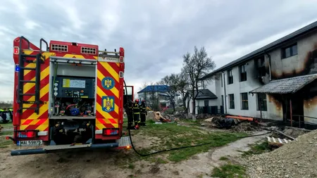 INCENDIU izbucnit la o școală din localitatea Valea Mare, în județul Vâlcea. Un muncitor a suferit arsuri la față