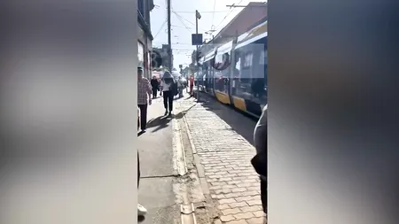 Două TRAMVAIE s-au ciocnit în Piaţa Traian din Timişoara: Trei persoane au fost rănite