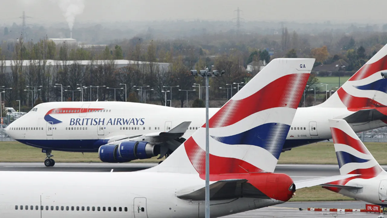 Ce a pățit o femeie care a vrut să deschidă ușa unui avion de pasageri care zbura între Marea Britanie și SUA