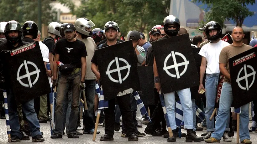 Parlamentari neonaziști din Grecia și fiica liderului partidului Chryssi Avgi, ARESTAȚI după ce au atacat un imigrant