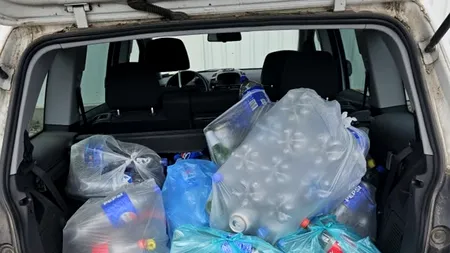 Un român a introdus sticle și doze timp de 2 ore în automatul de reciclare. Câți bani a primit, la final