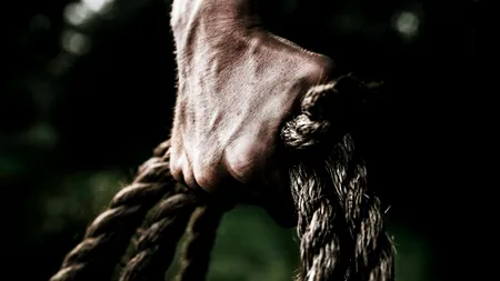 Mesajul de adio al unui polițist de 26 de ani, care s-a spânzurat în curtea unui liceu din Ialomița: „Ai grijă în cine ai încredere”