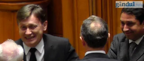 Cum a așteptat Crin Antonescu suspendarea lui Traian Băsescu. Imagini inedite din Parlament. VIDEO