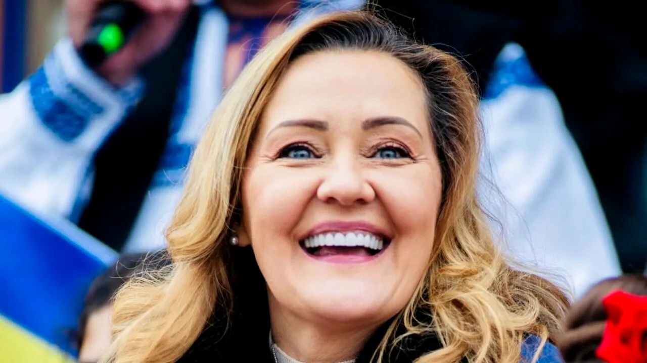 Elena Lasconi: 
