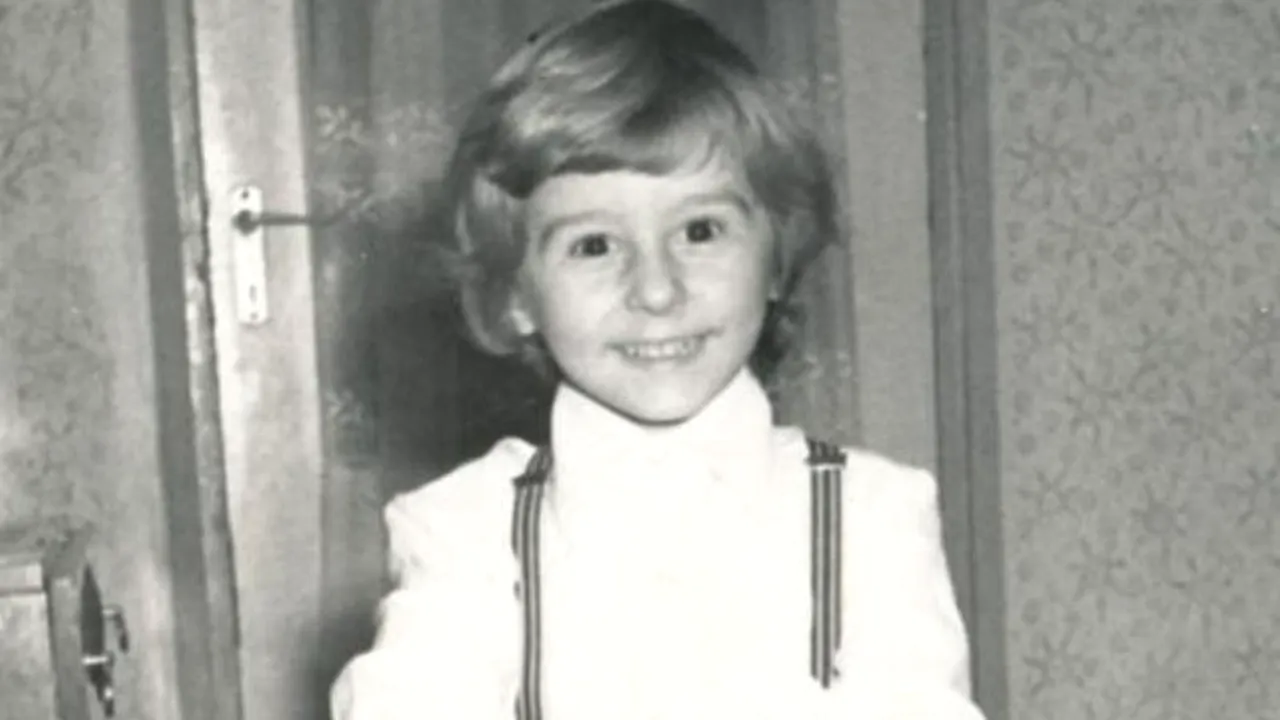 Povestea de Crăciun. Cine este personajul din imagine