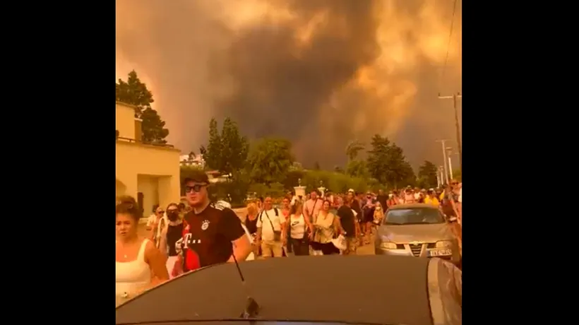 VIDEO| Imagini apocaliptice pe insula Rodos din Grecia. Turiștii români sunt evacuați din hoteluri: Ne temem! Se ia curentul și apa!