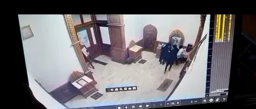 Cinci tineri au fost prinși în timp ce încercau să spargă cutia milei din Catedrala „Sf. Cuvioasă Parascheva” din Focșani