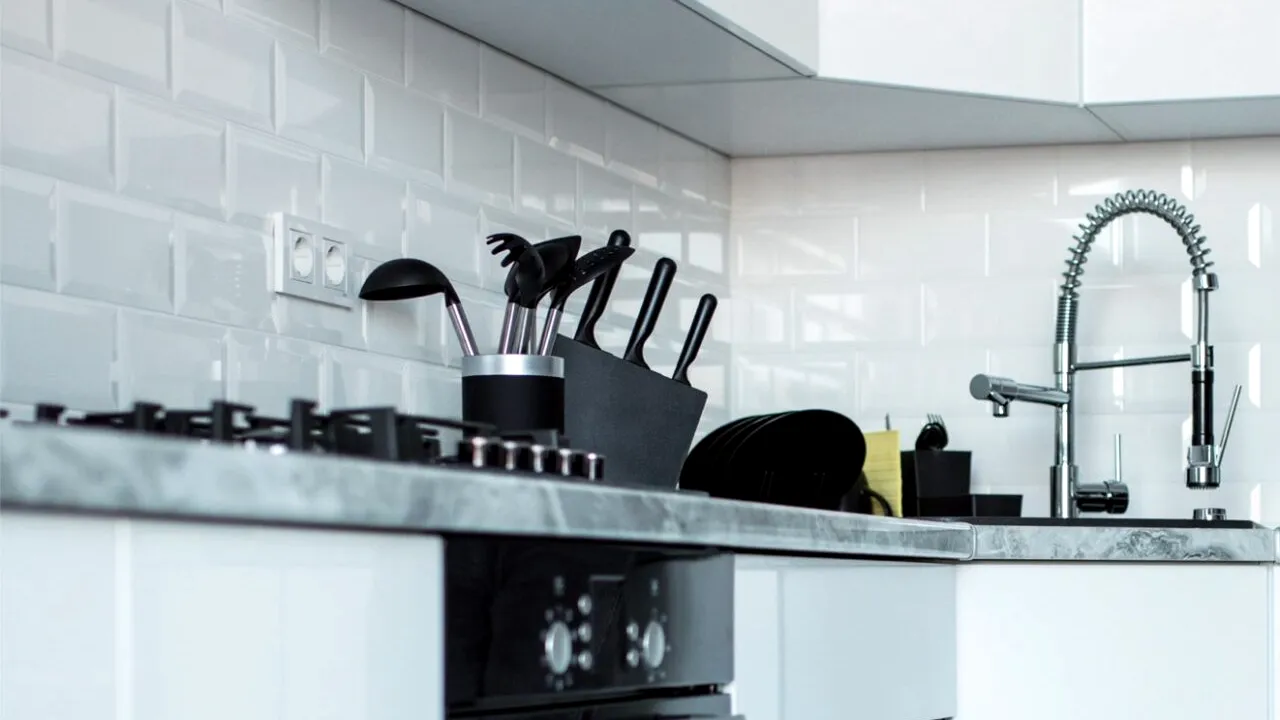 (P) Transformă-ți bucătăria cu stil: Tot ce trebuie să știi despre hote de bucătărie