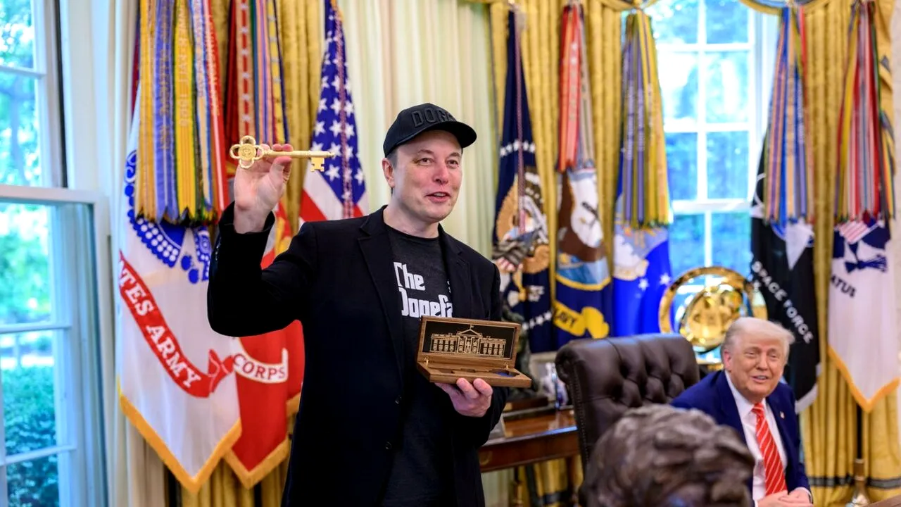 Se caută înlocuitor pentru Space X, compania lui Musk. Administrația Trump tatonează companii RIVALE