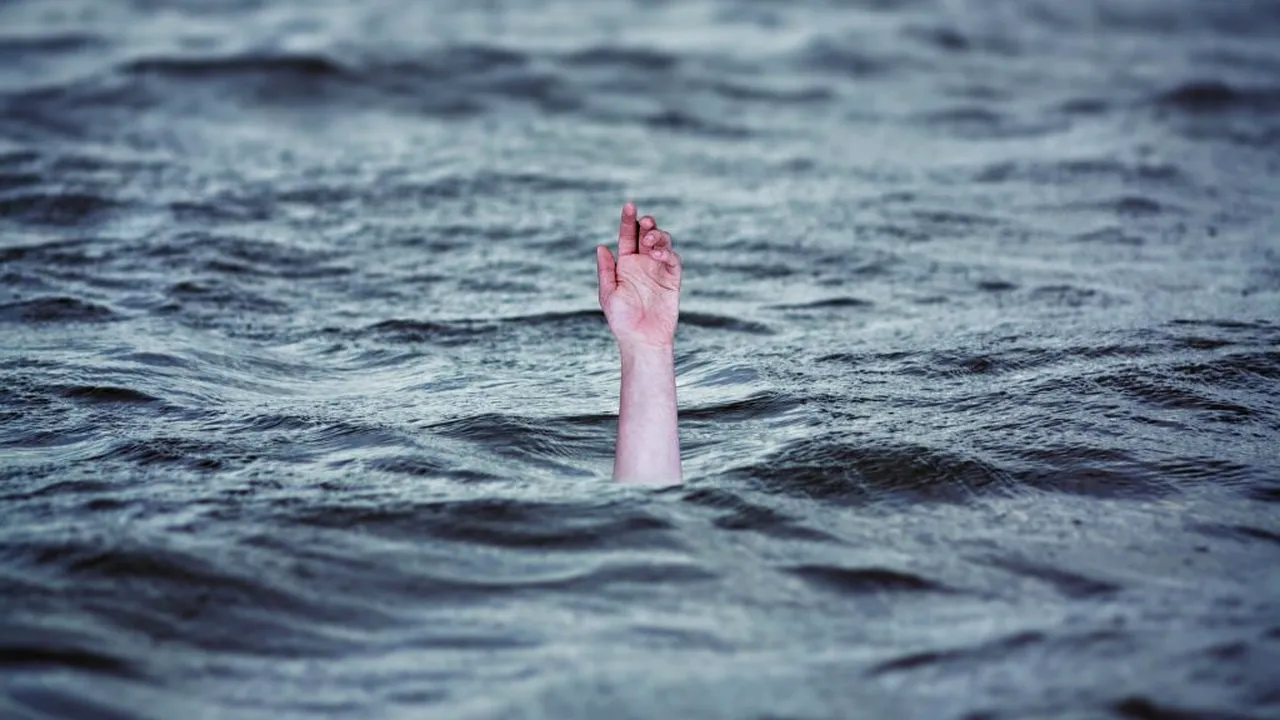 TRAGIC. Opt copii din China s-au înecat încercând să se salveze unul pe altul