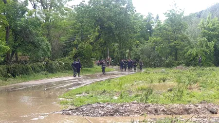 Cazul copiilor luați de viitură: Pompierii au reluat căutările celui de-al patrulea micuț. Un bărbat care se plimba cu un ATV a dispărut în râul Prahova - VIDEO