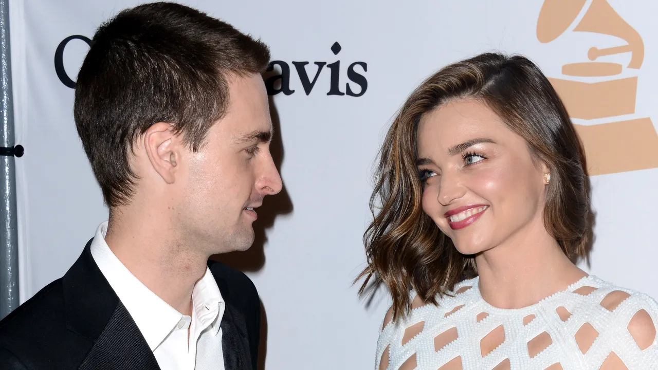 Evan Spiegel, co-fondatorul Snapchat, s-a căsătorit cu fosta soție a unui mare star de la Hollywood