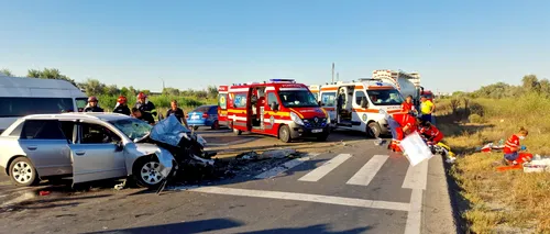 FOTO | Accident grav în Năvodari: O persoană a murit, după ce o mașină s-a ciocnit cu un tir. Alte două victime - un copil și un adult - au ajuns la spital