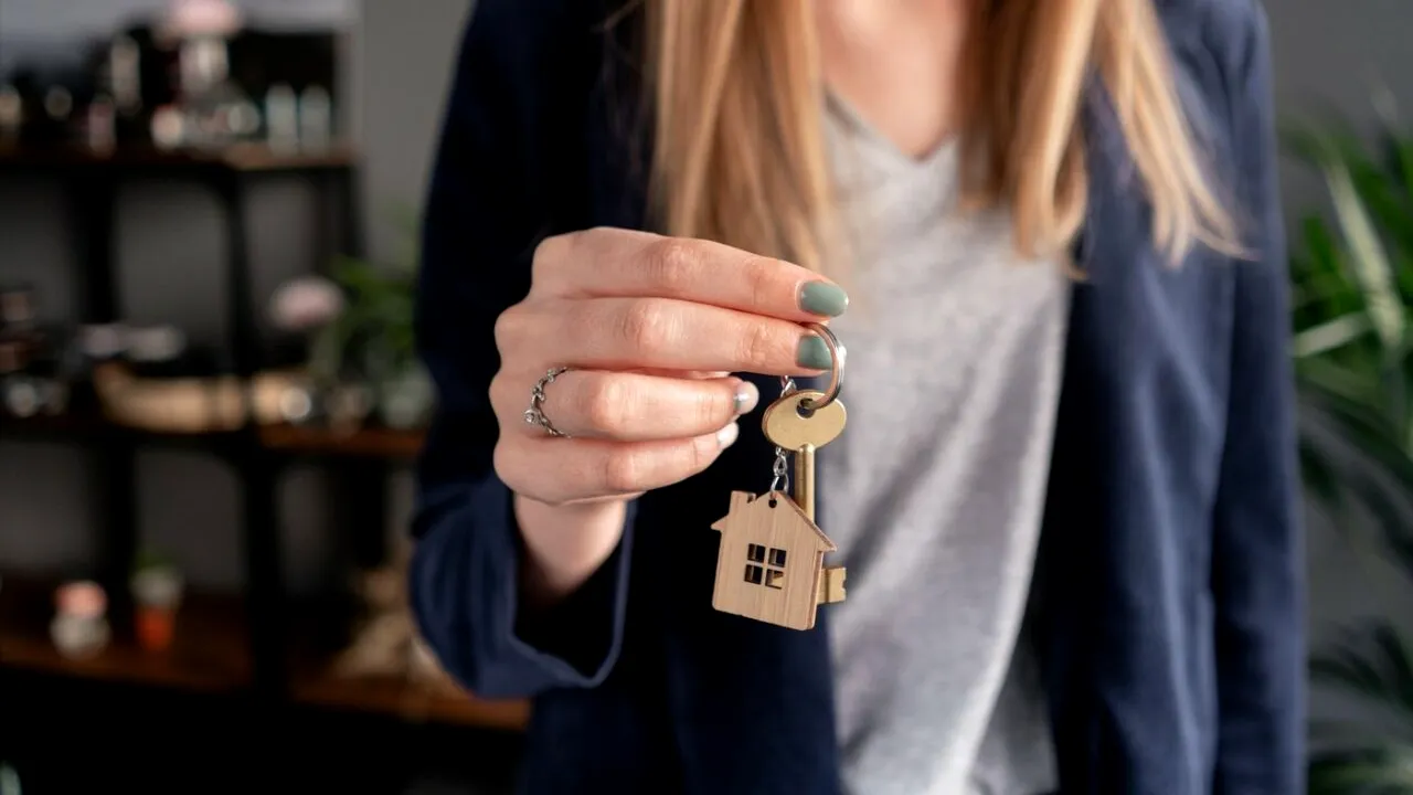 Prețul CHIRIILOR a explodat. Cât costă să închiriezi o garsonieră sau un apartament în București sau în Cluj. Care este motivul?